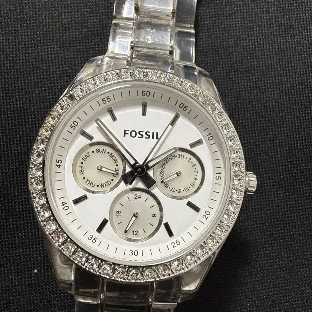 (A2) Bulk Lot Of 25 Watches Vintage And Modern Running On New Batteries!